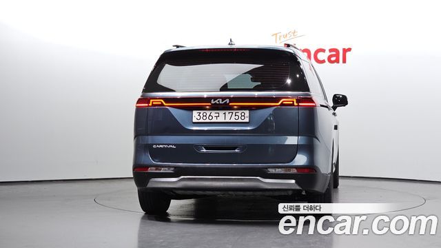 Kia Canival 2022 — photo 4