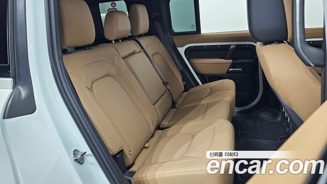 Land Rover Defender 2026 — photo 11