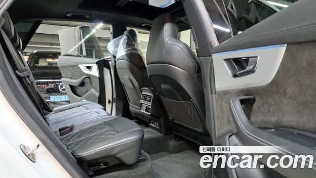 Audi Q8 2021 — photo 12