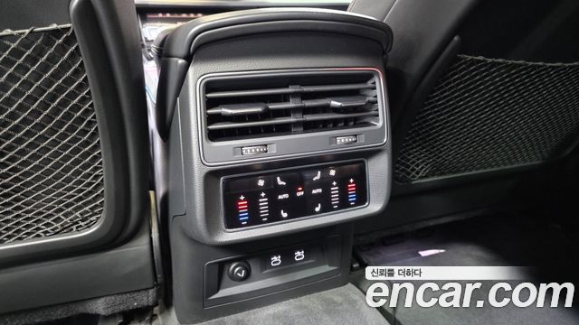 Audi Q8 2021 — photo 18