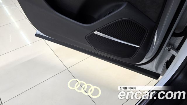 Audi Q8 2021 — photo 20