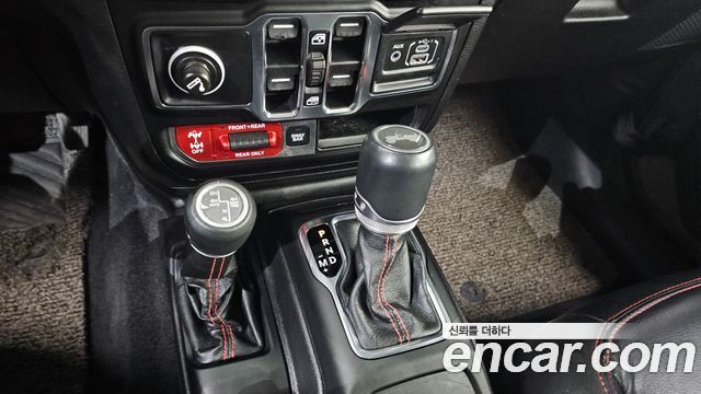 Jeep Wrangler 2020 — photo 12