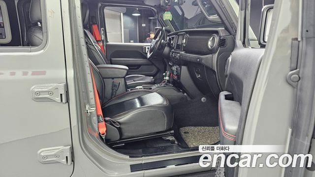 Jeep Wrangler 2020 — photo 17