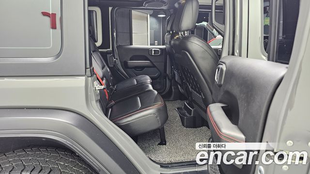 Jeep Wrangler 2020 — photo 18