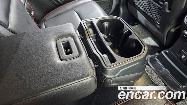 Jeep Wrangler 2020 — photo 23