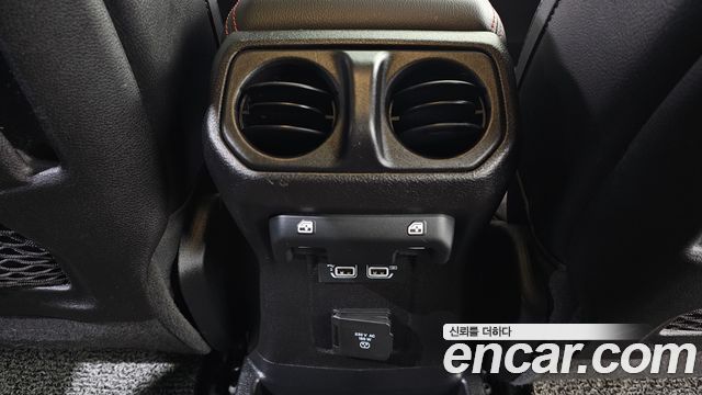 Jeep Wrangler 2020 — photo 25
