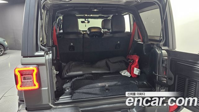 Jeep Wrangler 2020 — photo 26