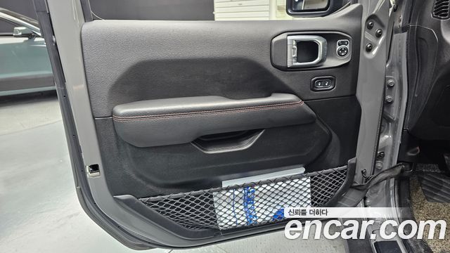 Jeep Wrangler 2020 — photo 14