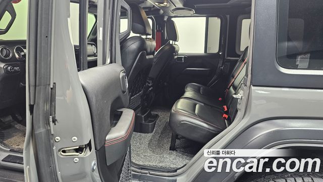 Jeep Wrangler 2020 — photo 16