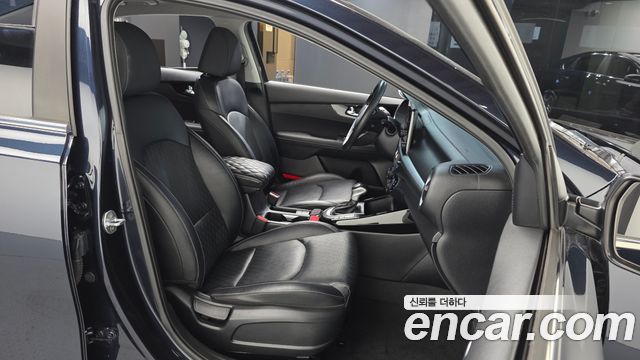 Kia K3 2022 — photo 16