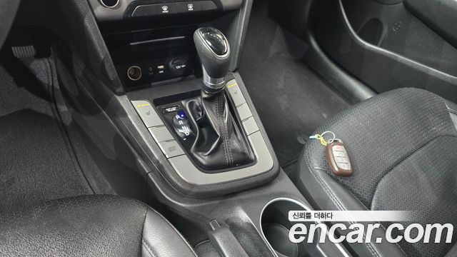 Hyundai AVANTE 2017 — photo 9