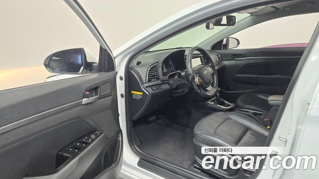 Hyundai AVANTE 2017 — photo 10