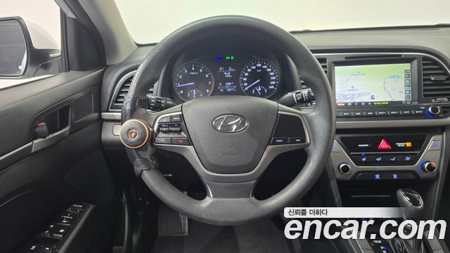 Hyundai AVANTE 2017 — photo 12