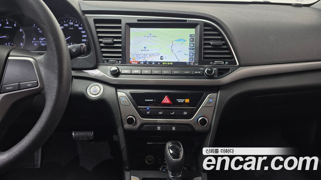 Hyundai AVANTE 2017 — photo 13