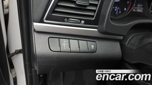 Hyundai AVANTE 2017 — photo 16