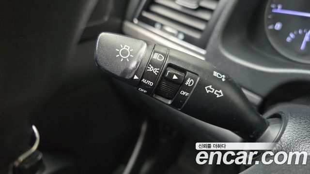Hyundai AVANTE 2017 — photo 18