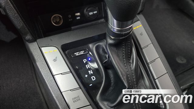 Hyundai AVANTE 2017 — photo 19