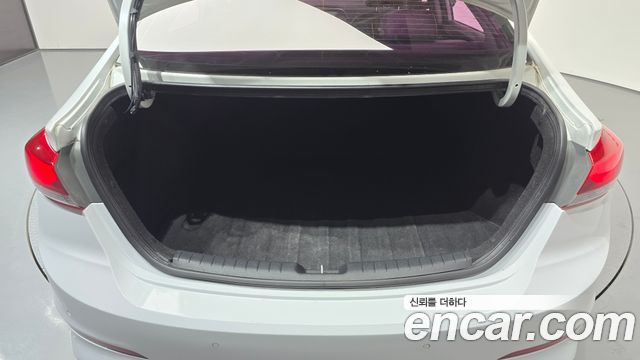 Hyundai AVANTE 2017 — photo 20
