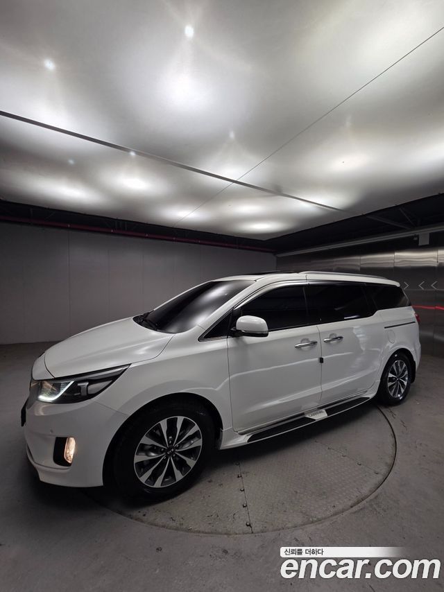 Kia Canival 2015 — photo 1