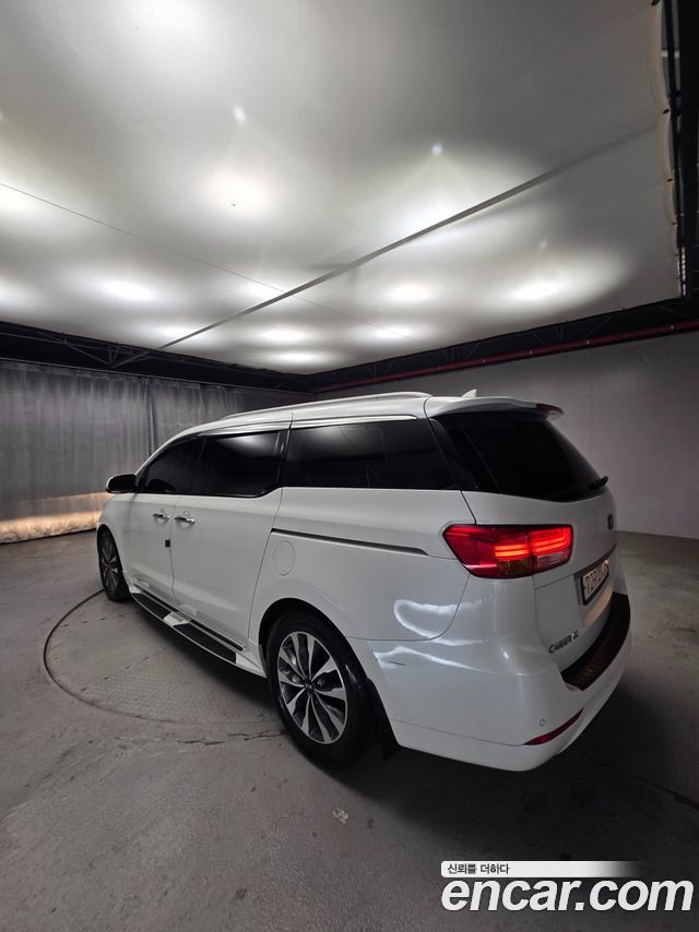 Kia Canival 2015 — photo 2