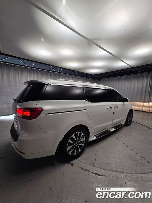 Kia Canival 2015 — photo 8