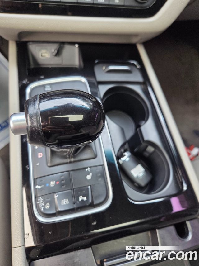Kia Canival 2015 — photo 9