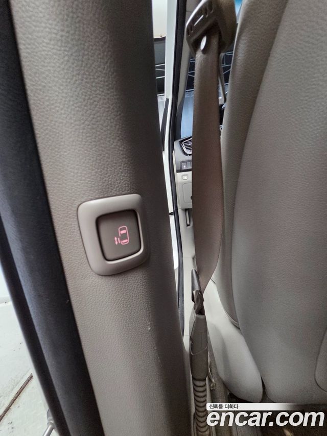 Kia Canival 2015 — photo 11