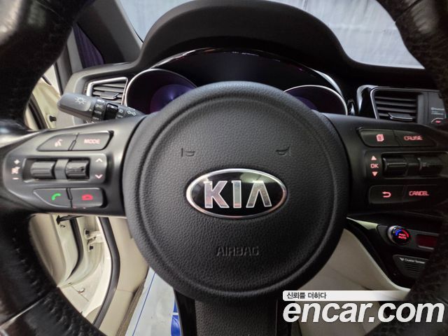 Kia Canival 2015 — photo 12