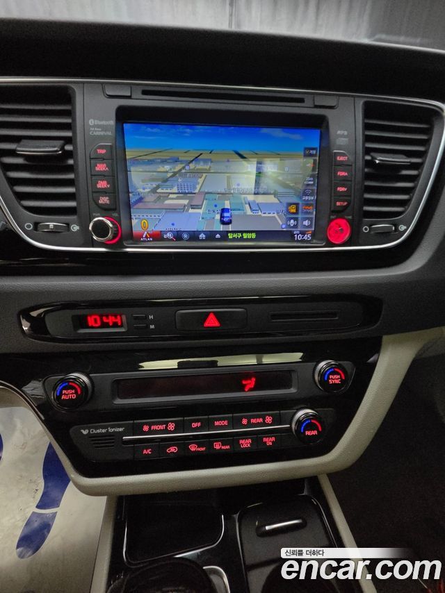 Kia Canival 2015 — photo 14