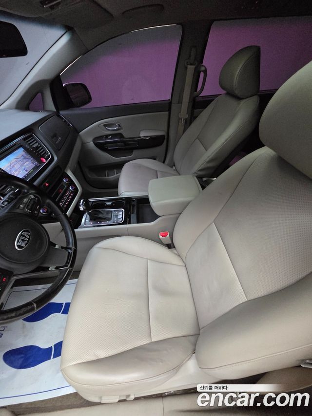 Kia Canival 2015 — photo 16