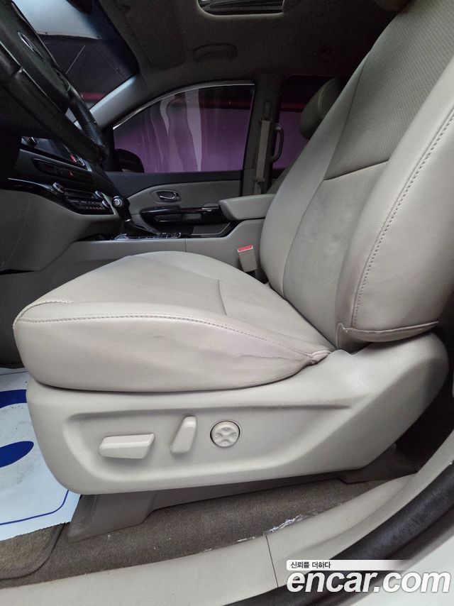 Kia Canival 2015 — photo 17