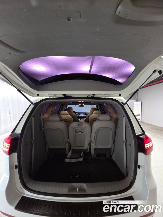 Kia Canival 2015 — photo 20
