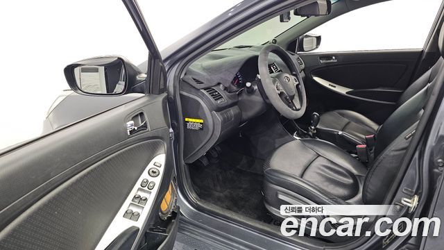 Hyundai Accent 2012 — photo 10