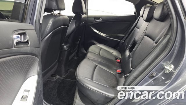 Hyundai Accent 2012 — photo 11