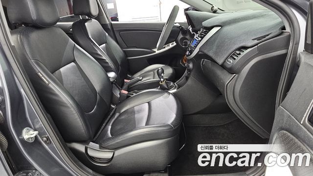 Hyundai Accent 2012 — photo 12
