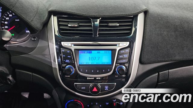Hyundai Accent 2012 — photo 15
