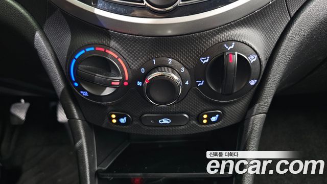 Hyundai Accent 2012 — photo 16