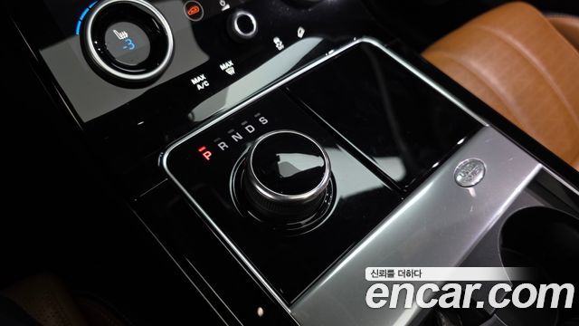Land Rover Range Rover Velar 2019 — photo 12