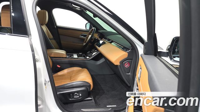 Land Rover Range Rover Velar 2019 — photo 17
