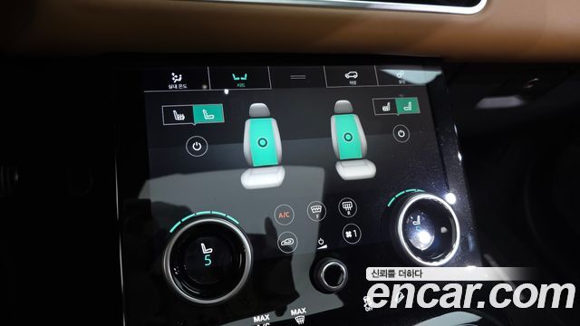 Land Rover Range Rover Velar 2019 — photo 22