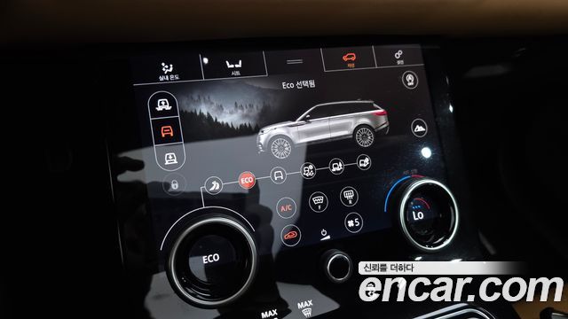 Land Rover Range Rover Velar 2019 — photo 23