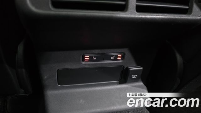 Land Rover Range Rover Velar 2019 — photo 24
