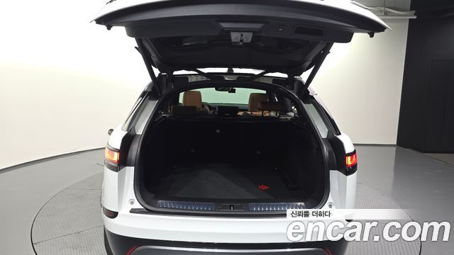 Land Rover Range Rover Velar 2019 — photo 26