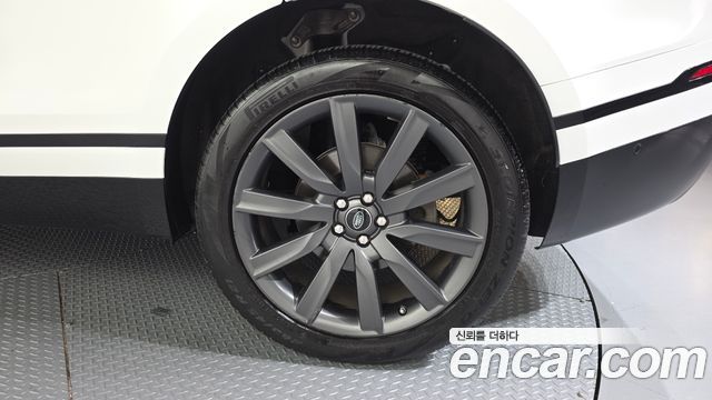 Land Rover Range Rover Velar 2019 — photo 7