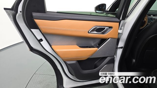 Land Rover Range Rover Velar 2019 — photo 15