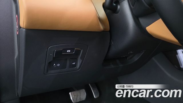 Land Rover Range Rover Velar 2019 — photo 31