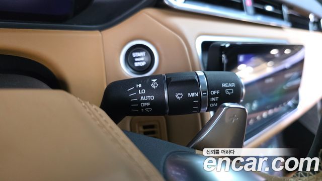 Land Rover Range Rover Velar 2019 — photo 33