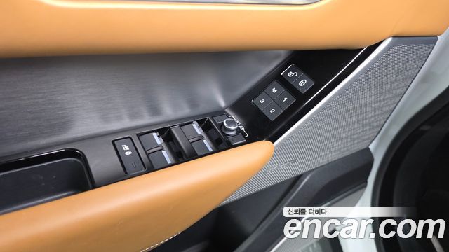 Land Rover Range Rover Velar 2019 — photo 35