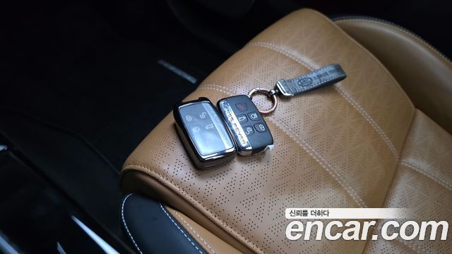 Land Rover Range Rover Velar 2019 — photo 36