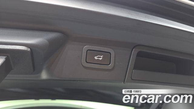 Land Rover Range Rover Velar 2019 — photo 37